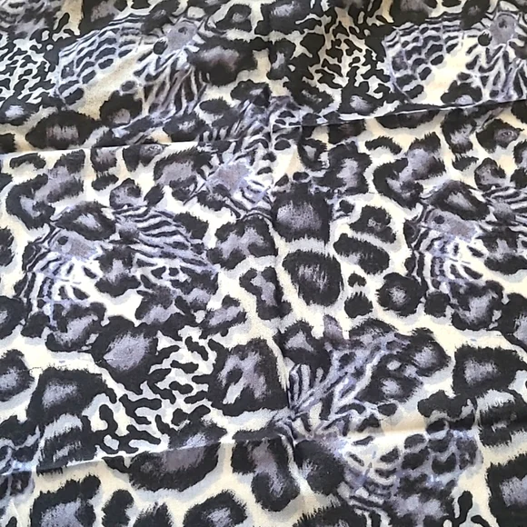 Neiman Marcus Merino Wool Scarf - Picture 8 of 10